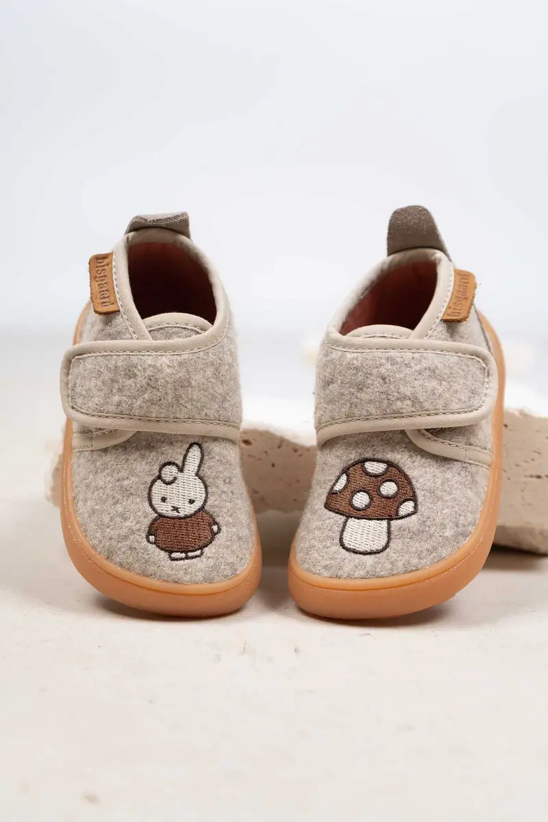 Barefoot slofjes Sand- Miffy x Bisgaard barefoot basic – Wol – Bisgaard
