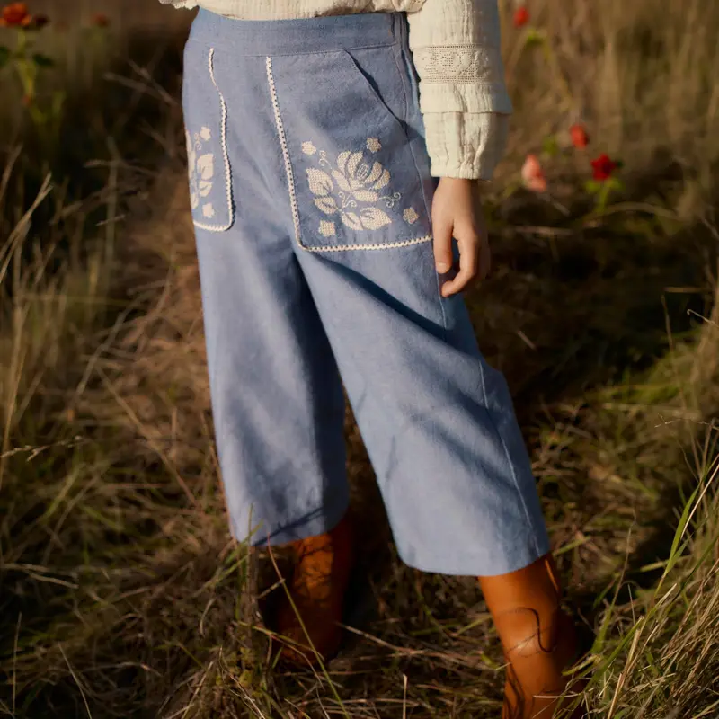 Broek Flofi met borduursels - Biologisch katoen - Light Blue - Louise Misha