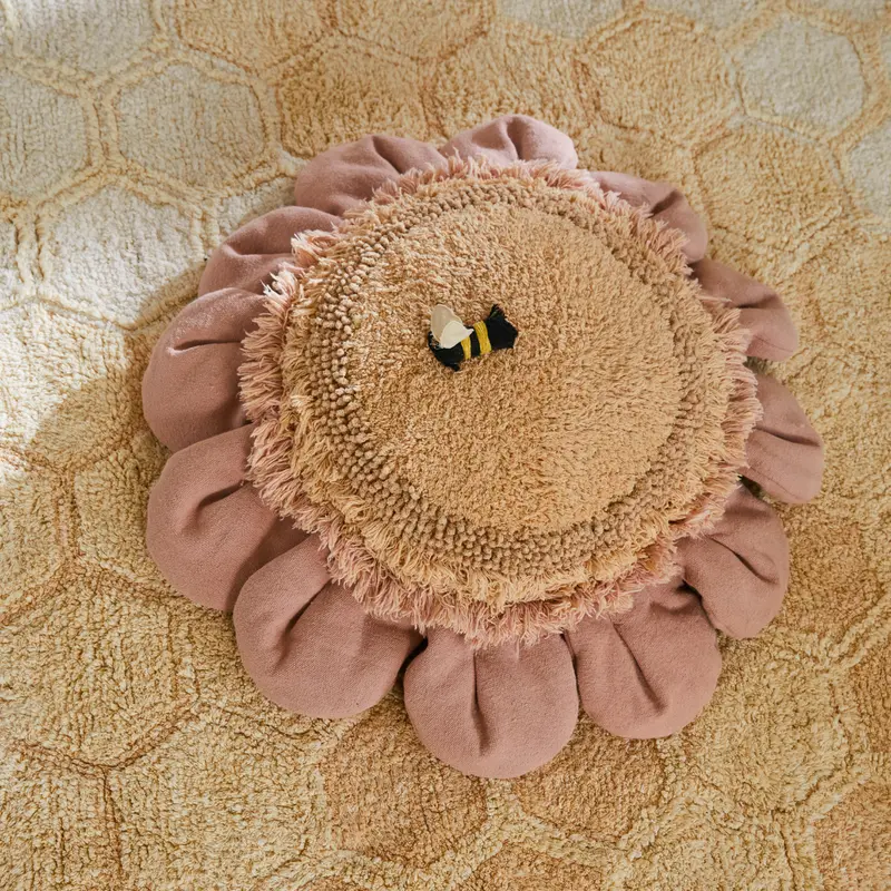Floor Cushion Pink Daisy – Bloemvormig vloerkussen – Ø 70 cm – Lorena Canals