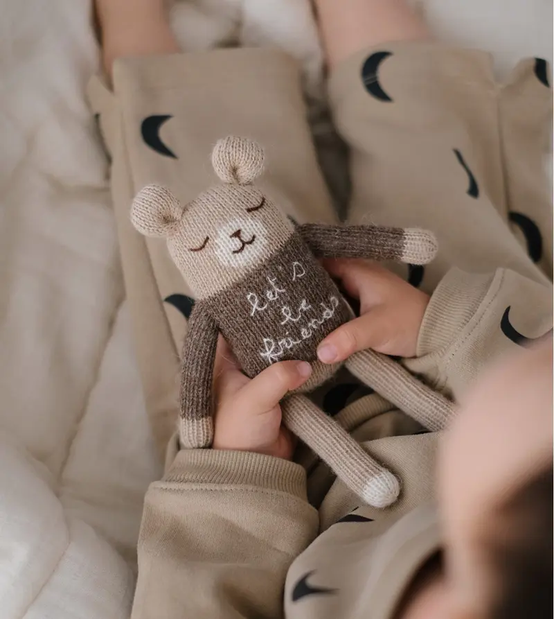 Gebreid knuffel beertje - 'Lets be friends' teddy - Alpaca wol - Main Sauvage x Organic Zoo