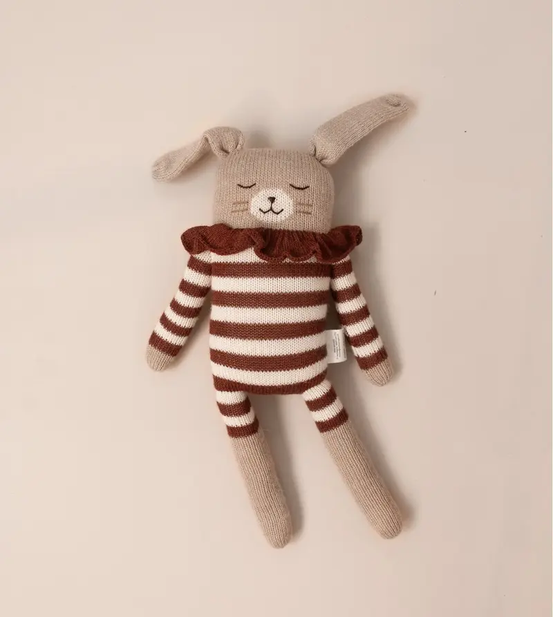 Grote konijnenknuffel Sienna Striped Romper – 100% baby alpaca – Main Sauvage