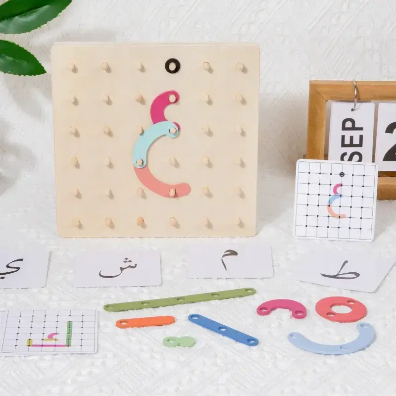 Houten set om Arabische letters te leren