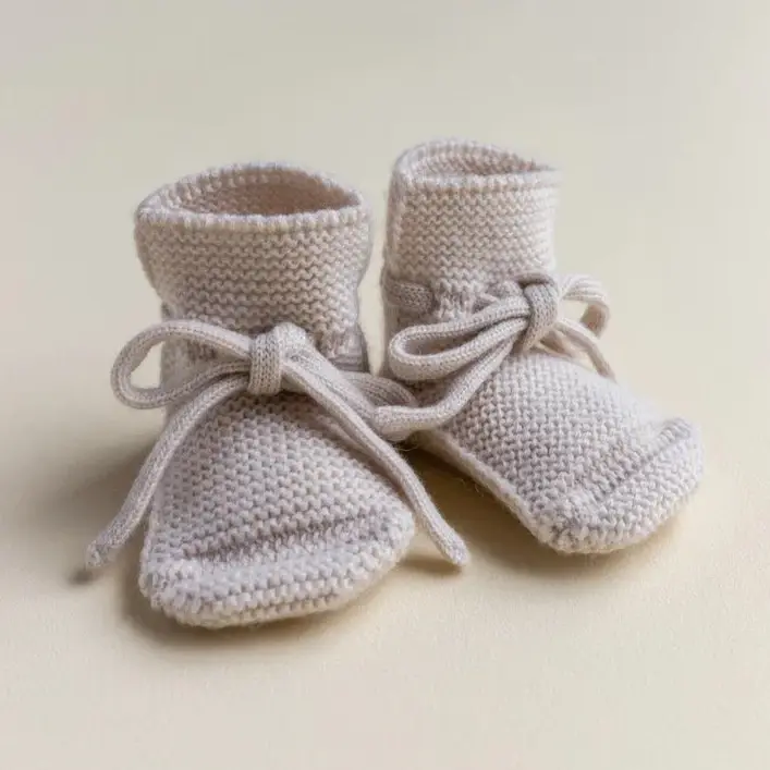 HVID slofjes off white 9-15 mnd