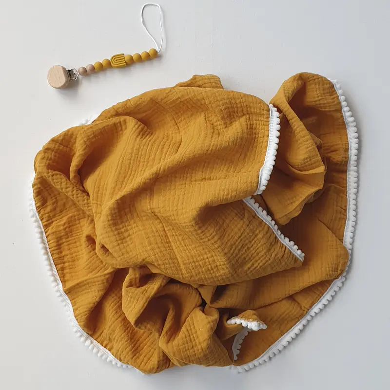 Hydrofiele Doek met Pomponnetjes (90x110 cm) - Mosterd