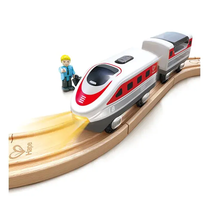 Intercity op batterijen met wagon en passagier