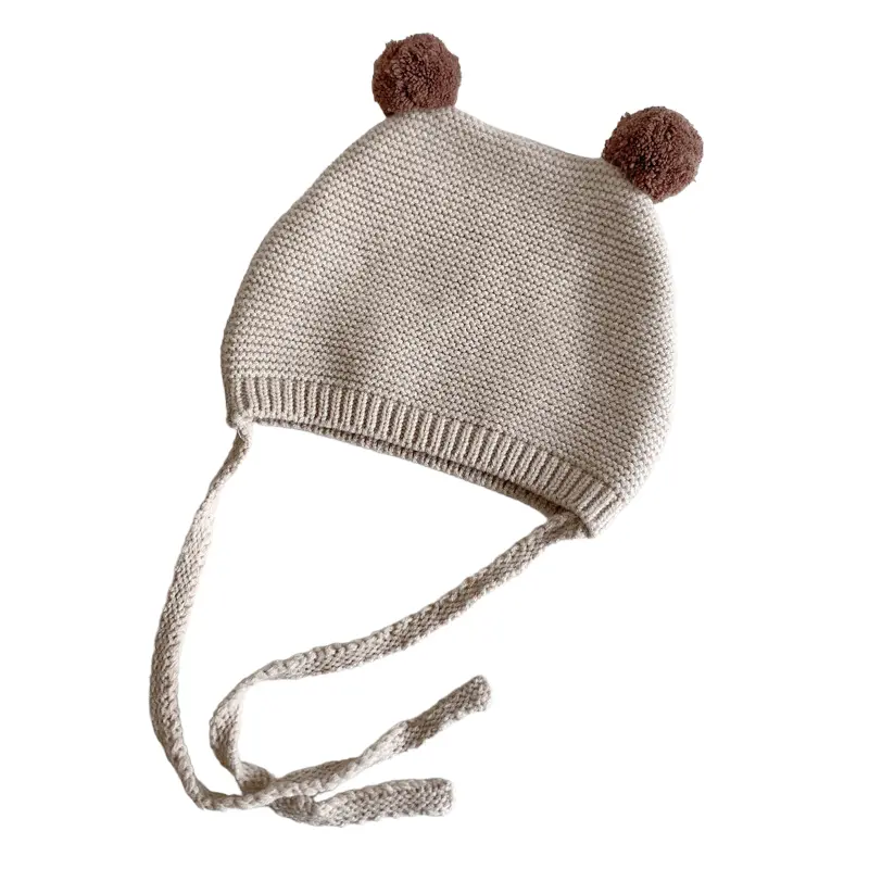 Mutsje met Pompons en Koordjes - Soft Taupe