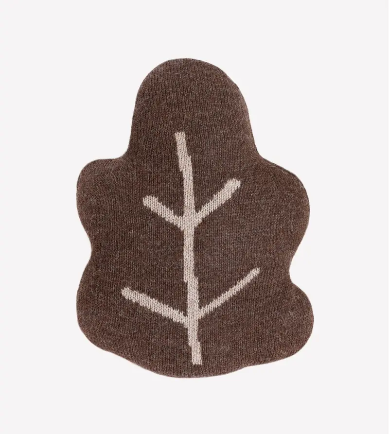 Oak Leaf Pillow 10Y Edition – 100% baby alpaca – Main Sauvage