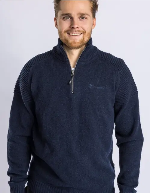 Värnamo T-neck Sweater 100% wol – Men – Dark Navy - Pinewood